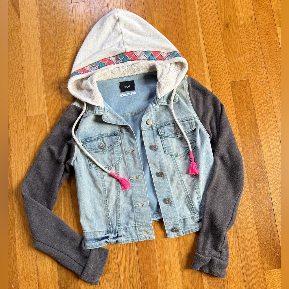 Urban Outfitters Light Blue Jean Jacket with Gray Sleeves S